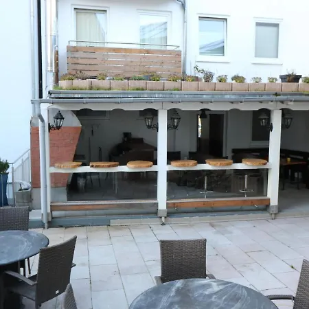 In With Balcony * Έσσεν
